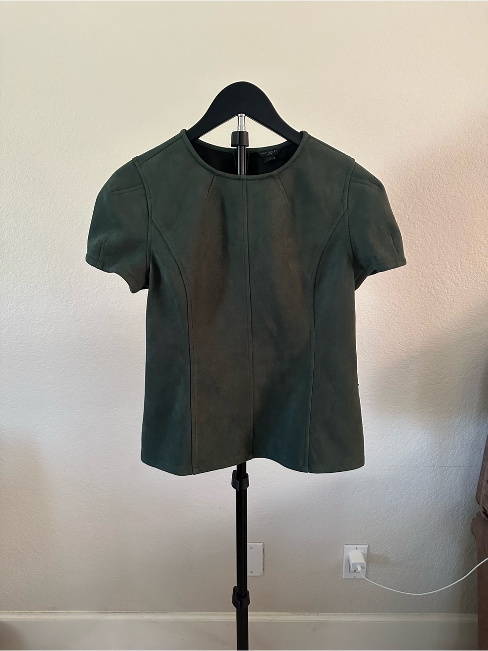 Ann Taylor Short-Sleeve Suede-Texture Top in Forest Green size SP